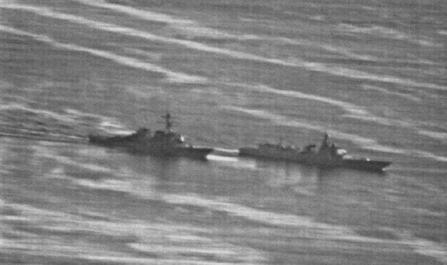 Hai tàu chiến của Mỹ và Trung Quốc áp sát 