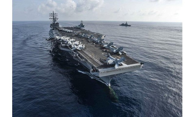 Tàu sân bay USS Ronald Reagan của Mỹ tập trận chung với các tàu Nhật Bản trên Biển Đông hồi tháng 8. (Ảnh: US Navy)