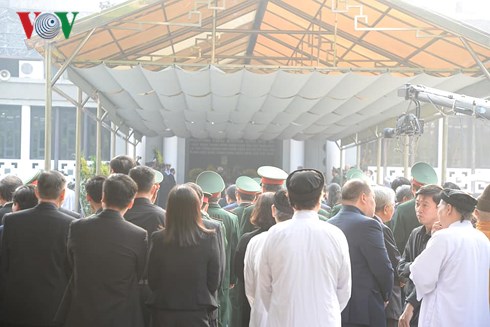 Tại Nhà tang lễ Quốc gia, các đoàn đang chờ vào viếng nguyên Tống Bí thư Đỗ Mười