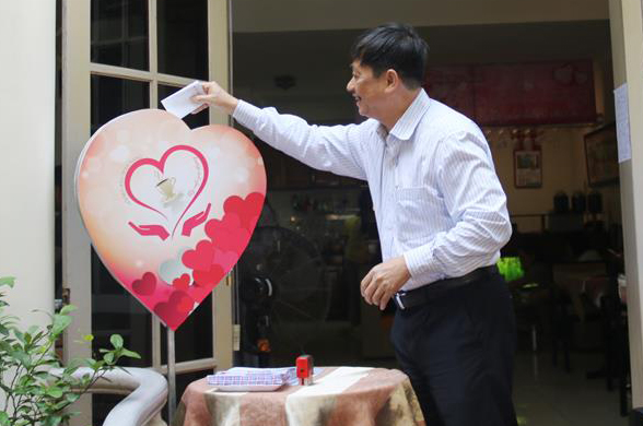 Phó Chủ tịch Thường trực UBND thành phố Đặng Việt Dũng phát động và ủng hộ tại chương trình “Ly café yêu thương”.