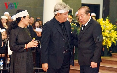Tại Nhà tang lễ Quốc gia, Phó Thủ tướng Trương Hoà Bình, Trưởng Ban Tổ chức Lễ tang đã có mặt từ sớm để chuẩn bị cho Lễ truy điệu và lễ an táng nguyên Tổng Bí thư.