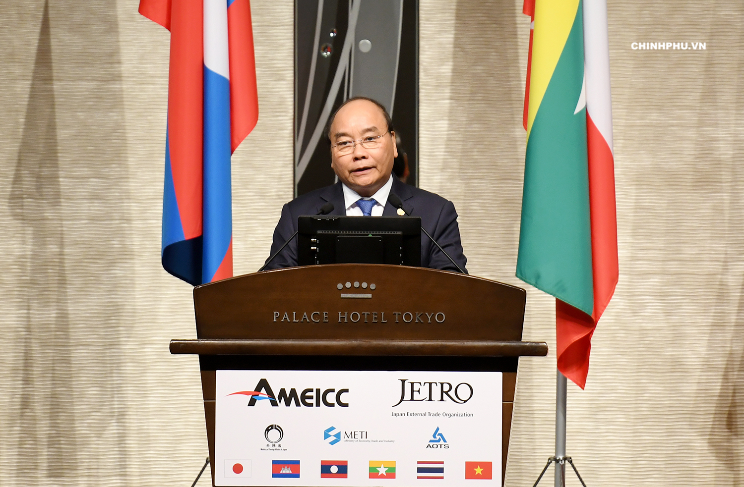 Thủ tướng Nguyễn Xuân Phúc phát biểu tại Diễn đàn đầu tư Mekong-Nhật Bản. Ảnh: VGP