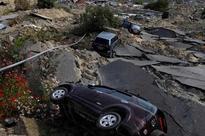 Ngày 10/10, Chính phủ Indonesia dừng tìm kiếm các nạn nhân trong thảm họa động đất sóng thần trên đảo Sulawesi và bắt đầu quá trình tái thiết để ổn định cuộc sống của người dân sau thiên tai kinh hoàng ngày 28/9. Ảnh: Reuters 