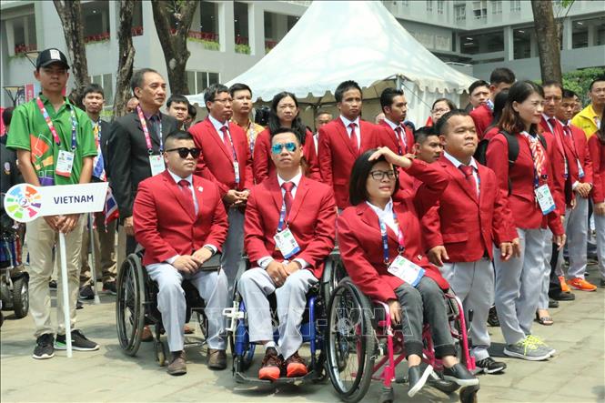 Đoàn Thể thao Người Khuyết tật Việt Nam tại Asian Para Games 2018 tham dự Lễ Thượng cờ. Ảnh: Hải Ngọc/TTXVN