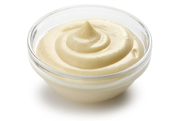 Mayonnaise: Đông lạnh món sốt này sẽ biến nó từ dạng kem thành một mớ lộn xộn. (Ảnh KT)