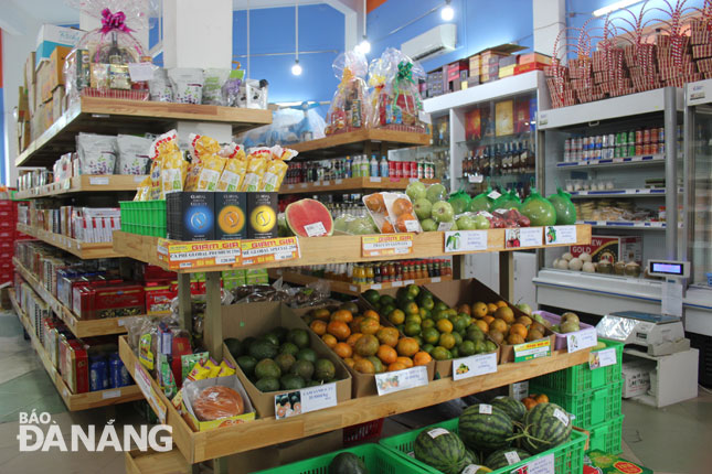 Các siêu thị mini, cửa hàng tiện lợi mọc lên ngày càng nhiều đã mang lại sự thuận tiện cho người dân trong việc mua sắm hàng hóa.