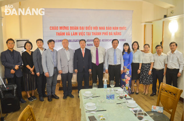 The DA NANG Newspaper’s leaders, the Chairman of the Da Nang Journalists' Association, and the JAK guests