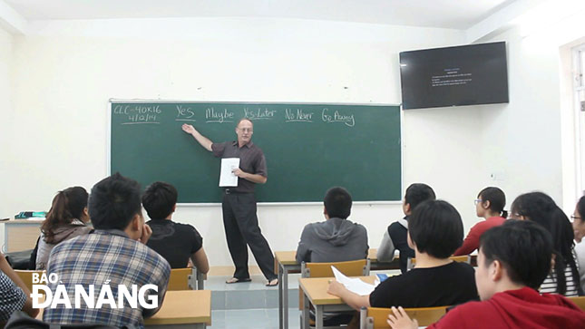 Đại học Đà Nẵng thu hút nhiều giảng viên nước ngoài đến tham gia giảng dạy.  Ảnh: K.N