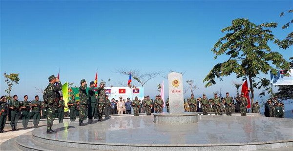 Lễ chào cột mốc và chứng kiến tuần tra chung Việt-Lào-Campuchia