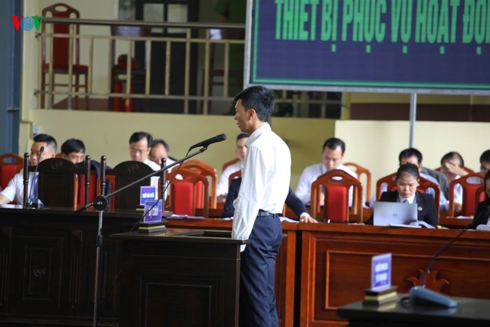 Bị cáo Đinh Tiên Hoàn tại tòa