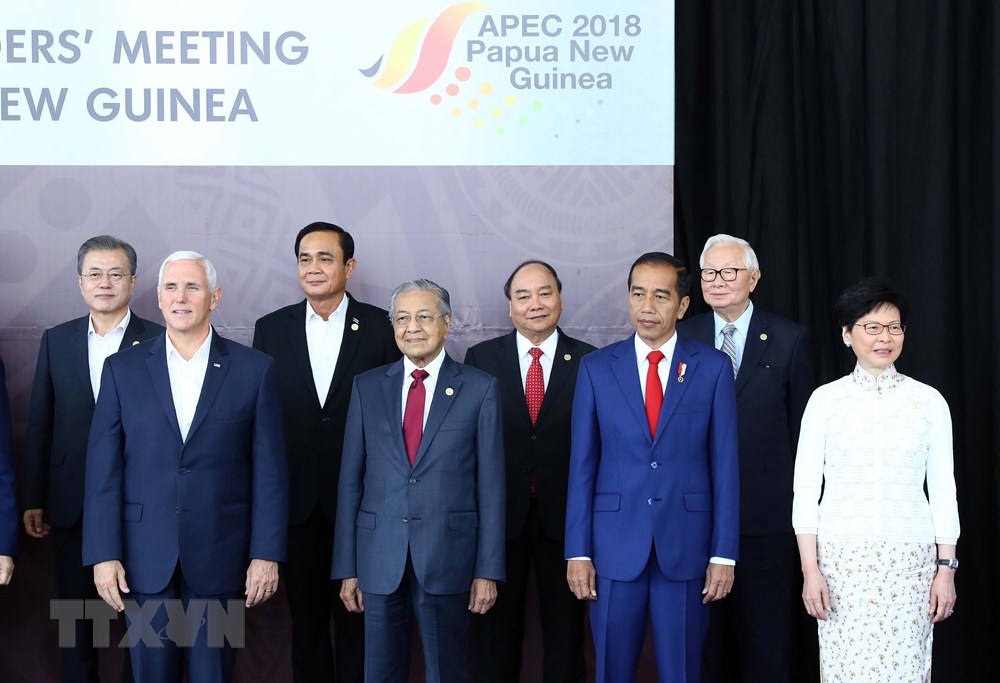 Thủ tướng Nguyễn Xuân Phúc chụp ảnh chung với các nhà Lãnh đạo APEC. (Ảnh: Thống Nhất/TTXVN)