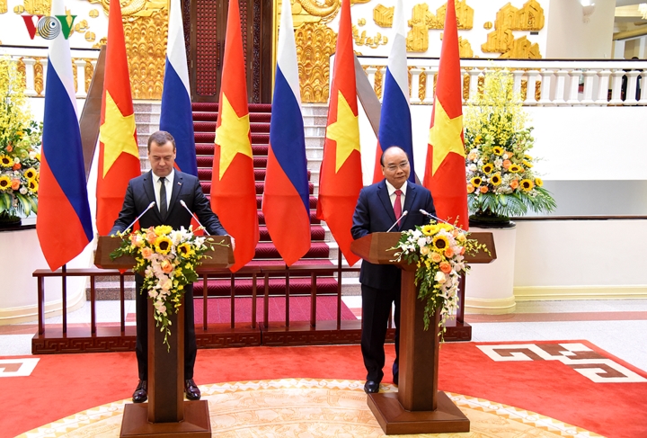 Thủ tướng Nguyễn Xuân Phúc và Thủ tướng Dmitry Medvedev đã chủ trì cuộc họp báo chung, thông báo kết quả hội đàm giữa hai nước.
