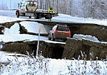 Nhà cửa hư hỏng, đường sá gãy nứt sau động đất ở Alaska (Mỹ)