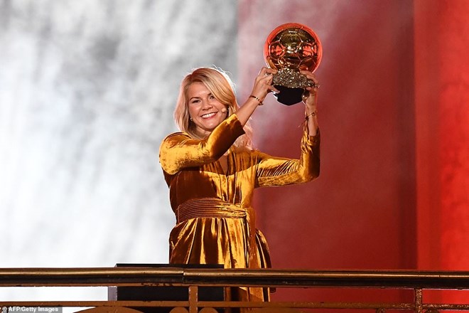 France Football lần đầu tiên trao Quả bóng Vàng cho nữ cầu thủ