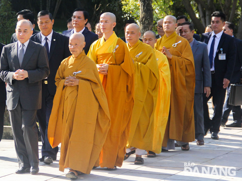 Quốc vương Campuchia thăm chùa Linh Ứng Sơn Trà