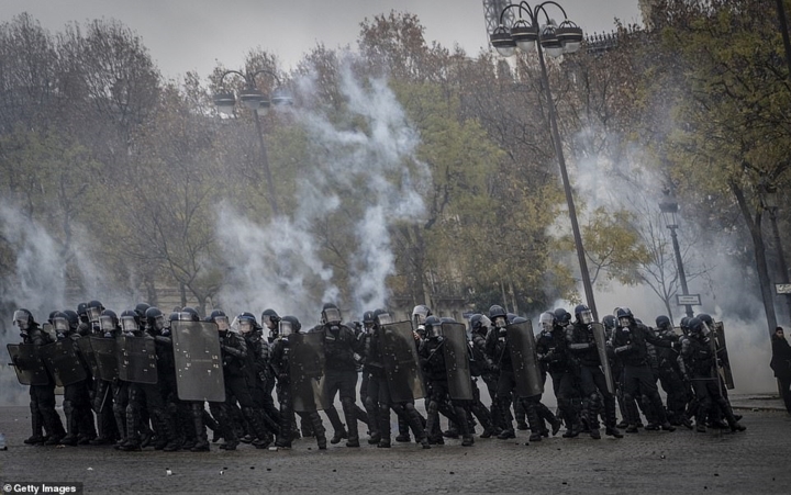 Theo thông báo của Bộ Nội vụ Pháp, tổng cộng có khoảng 136.000 người đã xuống đường biểu tình trên toàn nước Pháp trong ngày 1/12. Ảnh: Getty.