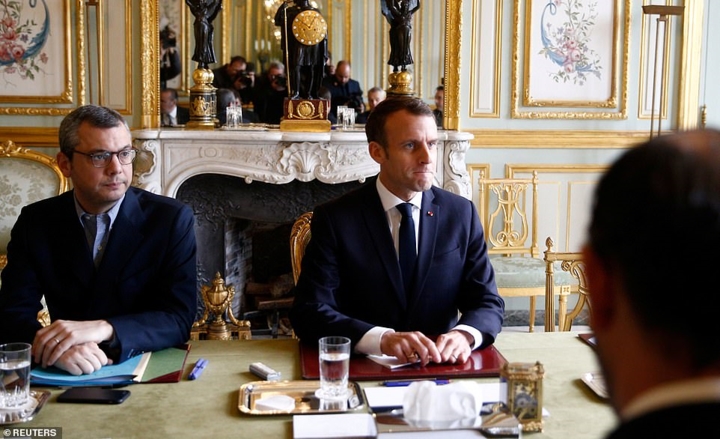 Ông Macron cùng ngày cũng đã triệu tập cuộc họp khẩn với các Bộ trưởng có liên quan nhằm tìm giải pháp cho cuộc khủng hoảng. Ảnh: Reuters.