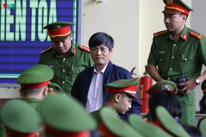 Sáng 12/11, tại TAND tỉnh Phú Thọ đã diễn ra phiên tòa thu hút dư luận: 