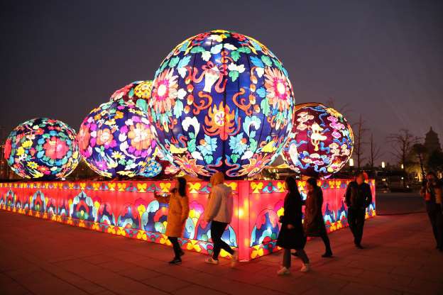 Triển lãm đèn lồng chào đón năm mới tại Quảng trường ở Tây An, Trung Quốc. (Ảnh: Getty)