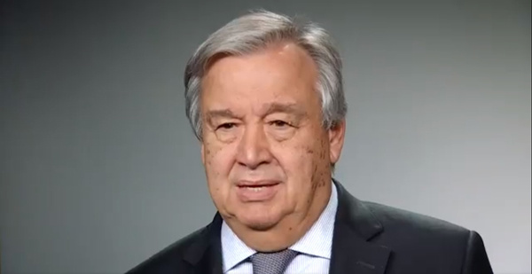 Tổng thư ký Liên Hợp Quốc Antonio Guterres trong video mừng năm mới. Ảnh: Guardian.