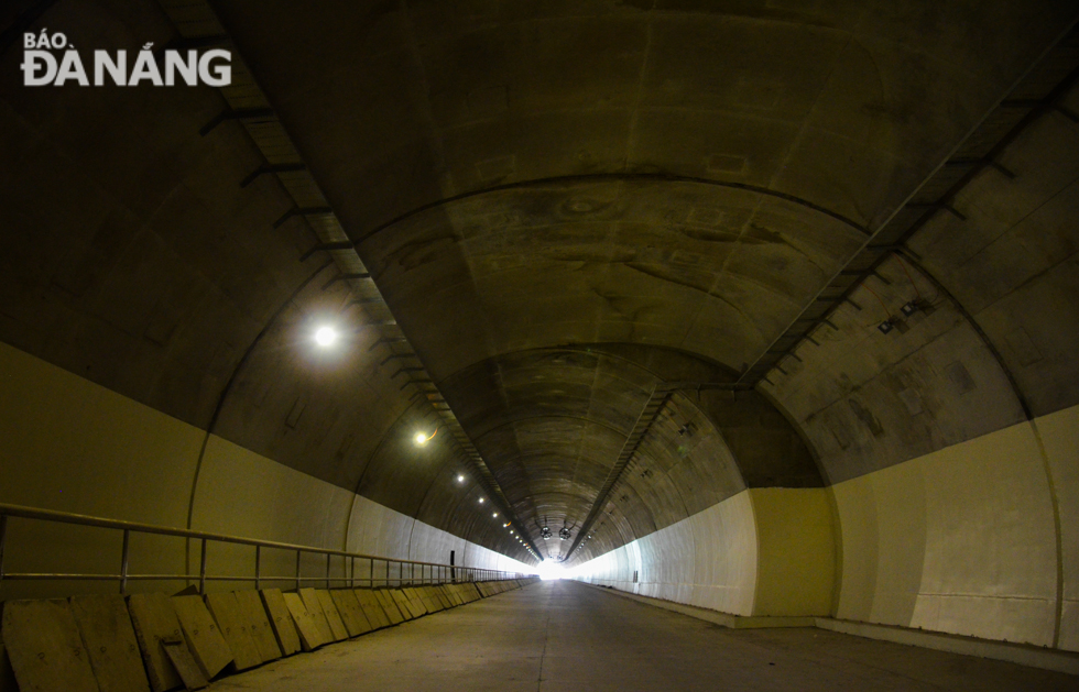 Tuyến hầm hướng Nam - Bắc có chiều dài 1.320m trong khi tuyến hầm hướng ngược lại dài 1.300m.