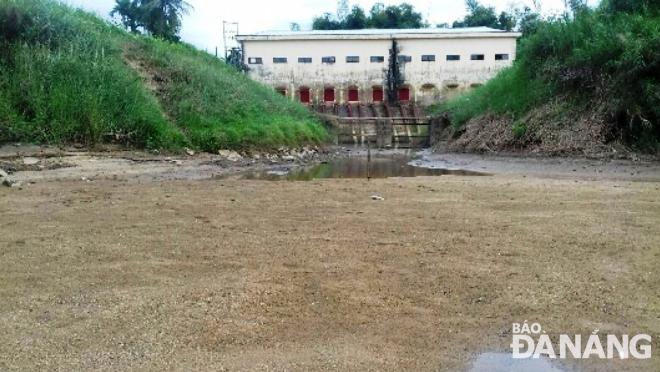 Thủy điện Sông Bung 4 dừng xả nước 6 ngày, sông lại bị nhiễm mặn nặng