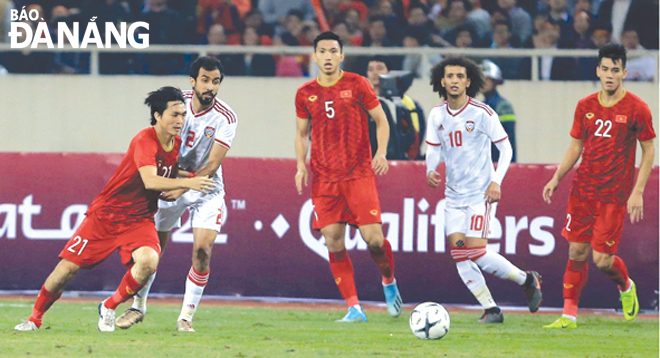 Chuẩn bị cho lượt trận thứ 6 vòng loại World Cup 2022, đội tuyển Việt Nam (áo đỏ) sẽ có trận giao hữu cùng đội tuyển Iraq vào ngày 26-3.                     Ảnh: ĐỨC CƯỜNG