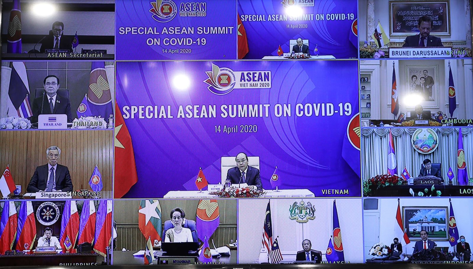 Thủ tướng Nguyễn Xuân Phúc, Chủ tịch ASEAN 2020 phát biểu khai mạc Hội nghị Cấp cao đặc biệt ASEAN về ứng phó dịch bệnh Covid-19. Ảnh: Thống Nhất – TTXVN