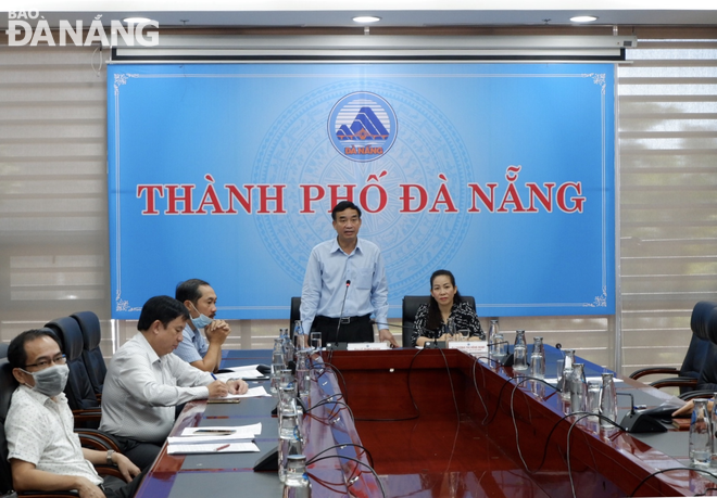 Phó Chủ tịch UBND thành phố Lê Trung Chinh chủ trì điểm cầu Đà Nẵng. Ảnh: M.QUẾ