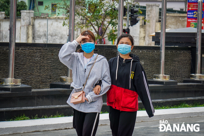 Đà Nẵng: Người dân chấp hành quy định đeo khẩu trang nơi công cộng