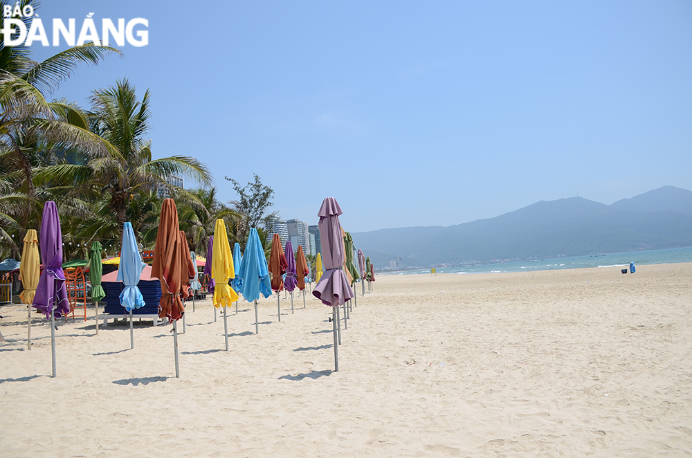 Các bãi biển Đà Nẵng không còn cảnh nhộn nhịp