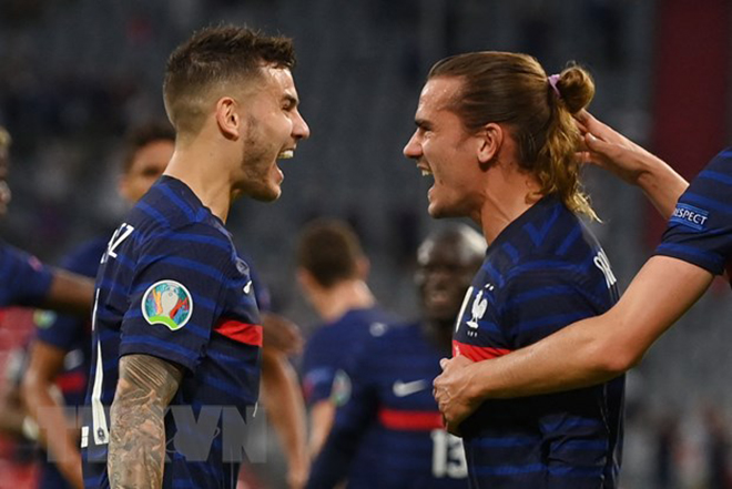 Niềm vui của cầu thủ Pháp sau bàn thắng mở tỷ số. (Ảnh: AFP/TTXVN)