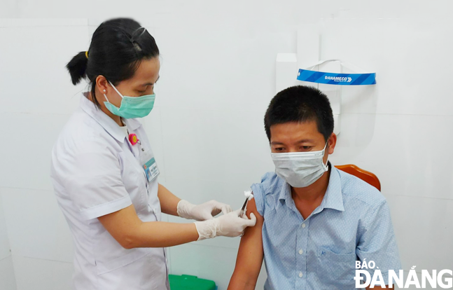 Triển khai tiêm vắc-xin Spikevax cho gần 17.000 người