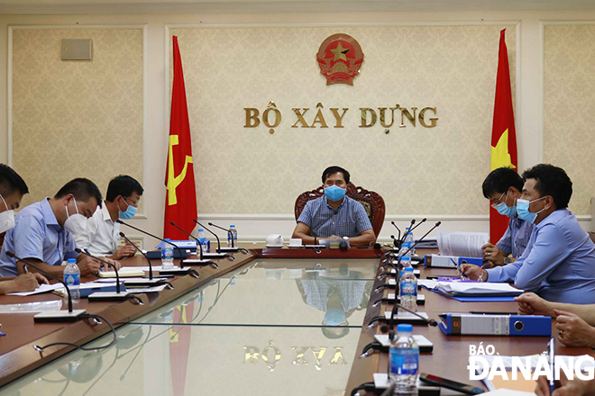 Thứ trưởng Bộ Xây dựng Lê Quang Hùng, Phó Chủ tịch Thường trực Hội đồng chủ trì cuộc họp