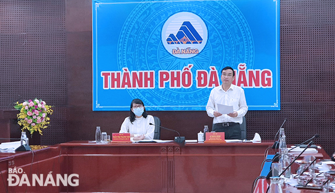 Chủ tịch UBND thành phố Lê Trung Chinh, phát biểu tại buổi làm việc. Ảnh: THÀNH LÂN