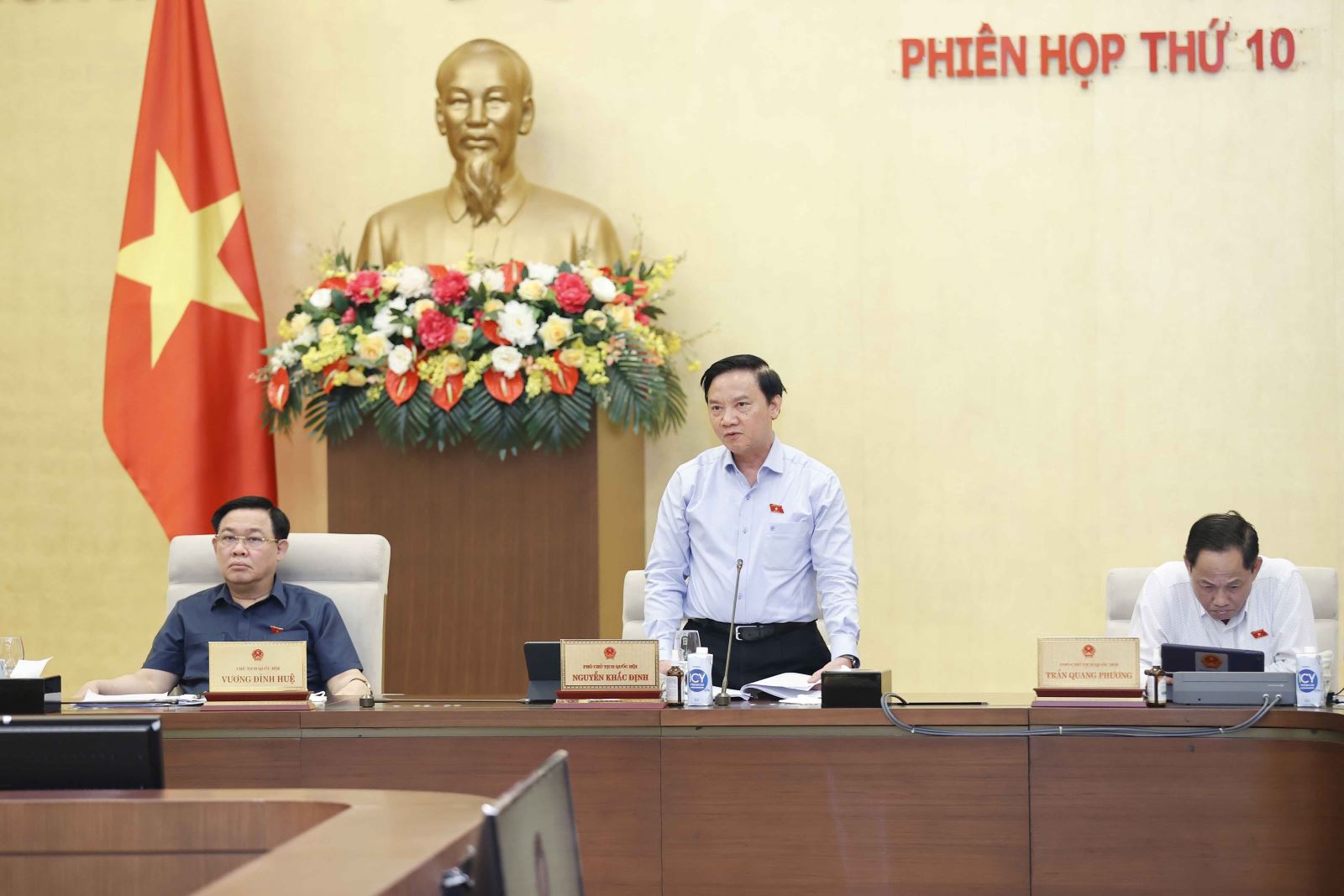 Phó Chủ tịch Quốc hội Nguyễn Khắc Định phát biểu tại Phiên họp. Ảnh: Doãn Tấn/TTXVN