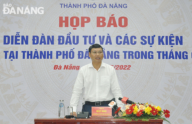 Phó Chủ tịch Thường trực UBND thành phố Hồ Kỳ Minh phát biểu tịa buổi họp báo Diễn đàn đầu tư Đà Nẵng năm 2022. Ảnh: THÀNH LÂN 