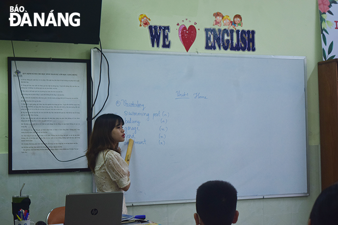 Lớp học giúp các em có hoàn cảnh khó khăn được tiếp xúc và rèn luyện nhiều hơn với bộ môn tiếng Anh.