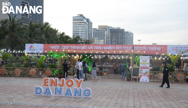 Lễ hội “Tận hưởng ẩm thực Đà Nẵng và không gian bia” là sự kiện đặc biệt trong chuỗi các hoạt động của Lễ hội tận hưởng mùa hè Đà Nẵng 2022 được tổ chức từ 16 giờ đến 22 giờ 30 từ ngày 3 đến ngày 6-7. 