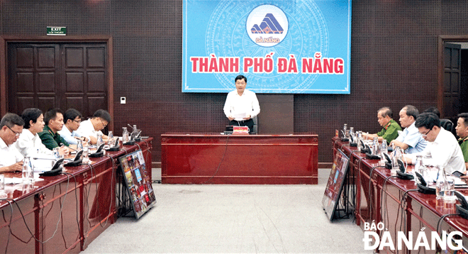 Phó Chủ tịch UBND thành phố Trần Phước Sơn phát biểu tại hội nghị.  Ảnh: LÊ HÙNG