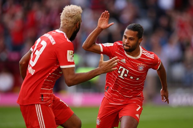 Gnabry và Choupo-Moting cùng lập công giúp Bayern chiến thắng. (Nguồn: Getty Images)