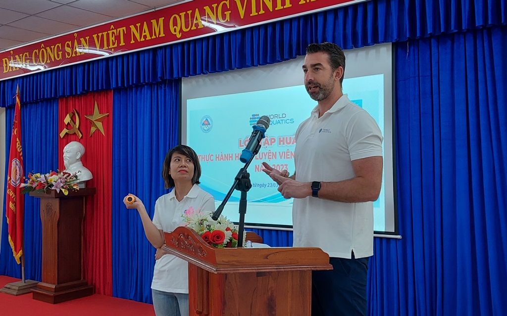 HLV bơi nổi tiếng thế giới chia sẻ kinh nghiệm cho đồng nghiệp Việt Nam