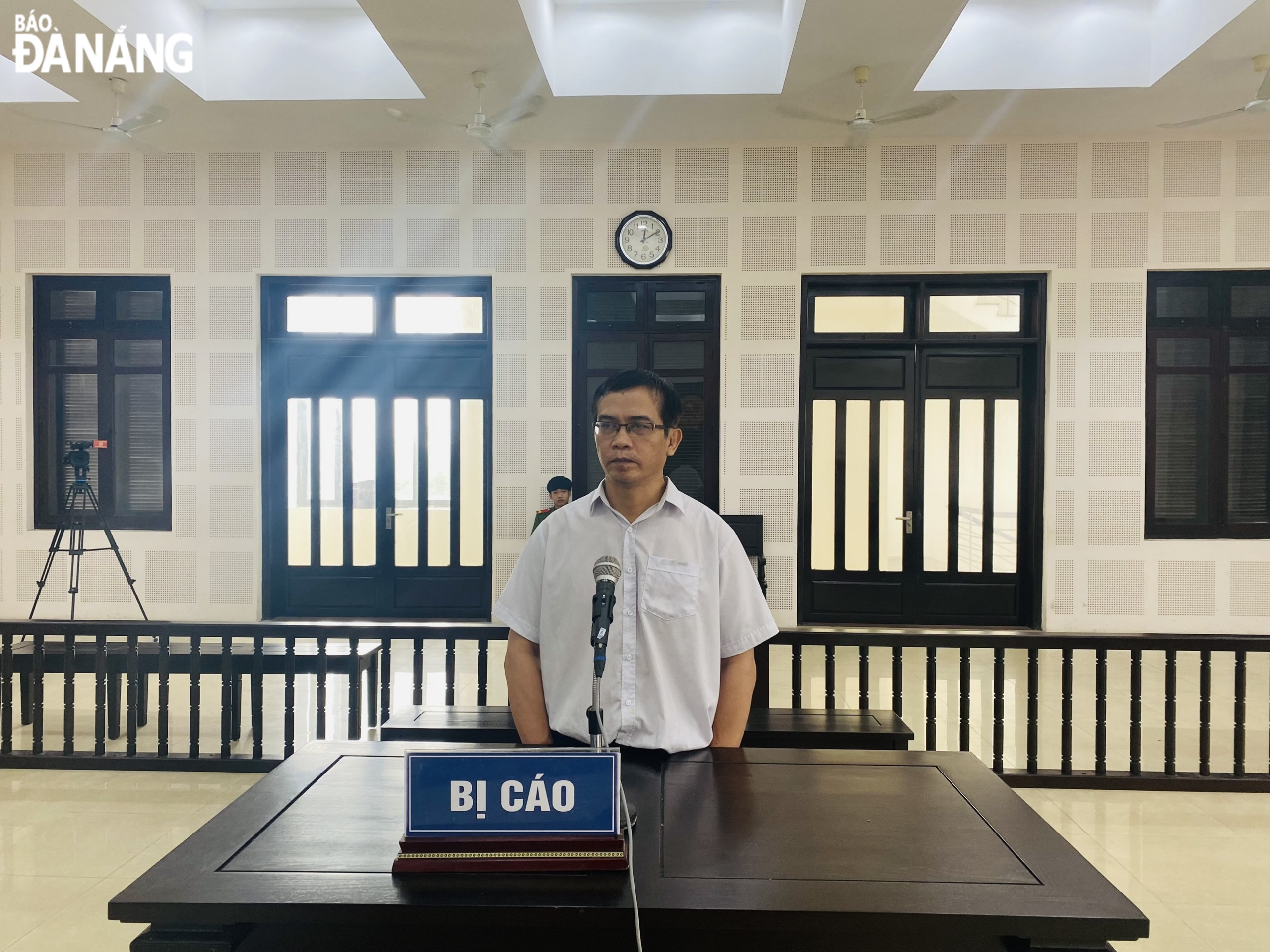 Lãnh 4 năm tù vì tổ chức cho người khác ở lại Việt Nam trái phép