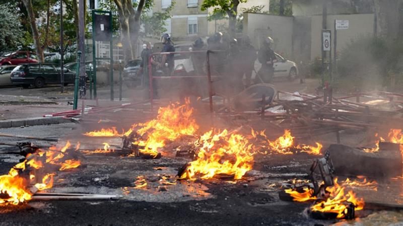 Pháp: Biểu tình bạo lực sau vụ cảnh sát bắn chết thiếu niên