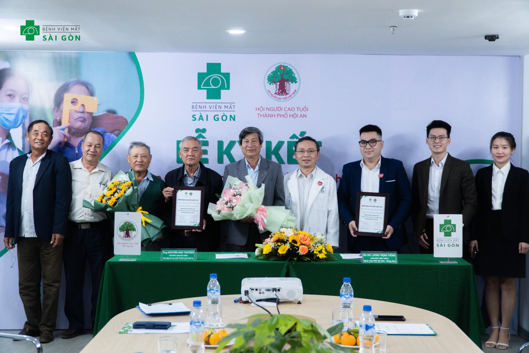 Bệnh viện Mắt Sài Gòn Sông Hàn thực hiện ký kết hợp tác với hội người cao tuổi thành phố Hội An