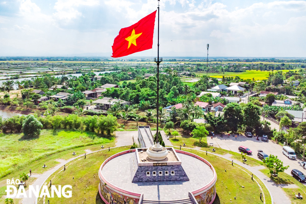 Cột cờ Hiền Lương ở Quảng Trị được nhiều người nhớ tới với nhiều sự kiện lịch sử.	