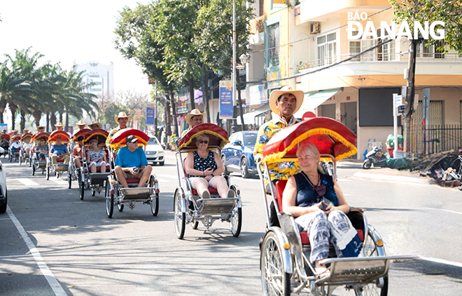 Da Nang’s tourism industry will mobilise resources to prepare new products to attract tourists in 2024. Tourists are seen experience a cyclo tour. Photo: THU HA