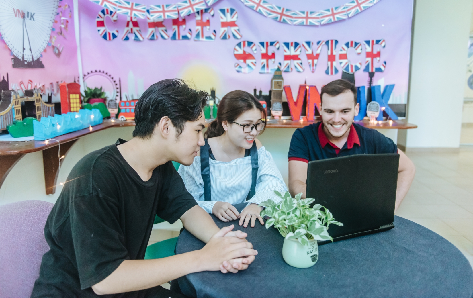 International students participate in a short-term exchange programme at the Vietnam - UK Institute for Research and Training Education. Photo: NGOC HA
