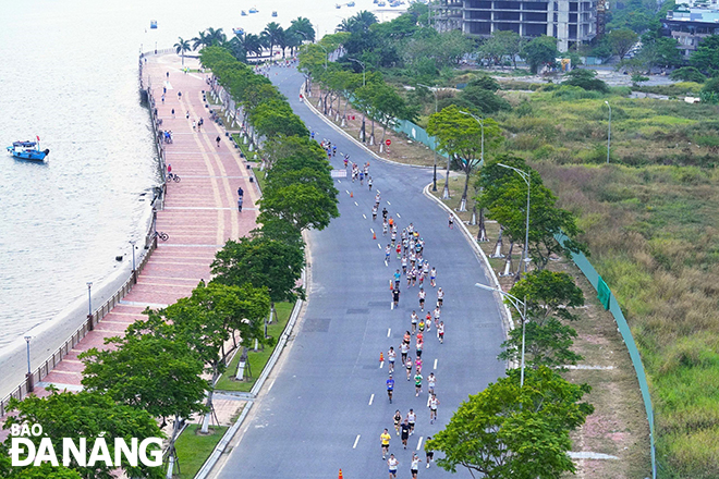 Đường chạy của cuộc thi Marathon quốc tế Đà Nẵng được đánh giá là một trong những cung đường chạy đẹp nhất Đông Nam Á. 
