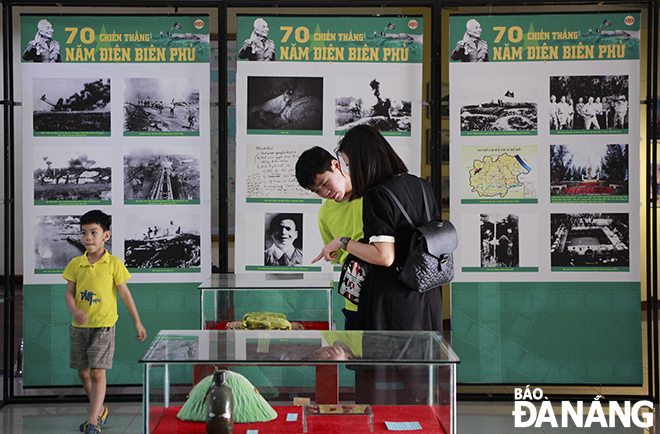 Trưng bày hơn 100 hình ảnh tái hiện Chiến thắng Điện Biên Phủ